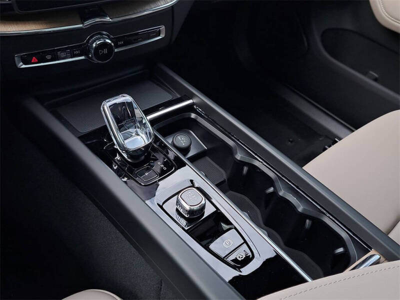 2026 Volvo XC60 T8 Plus