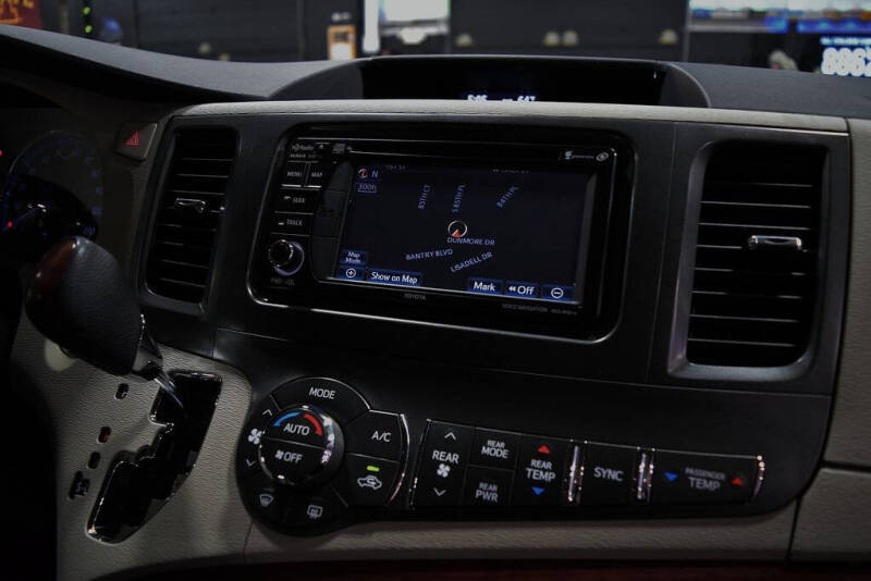 2013 Toyota Sienna XLE 8-Passenger