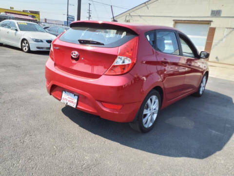 2012 Hyundai Accent SE