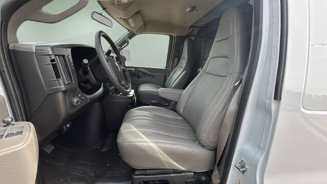 2025 Chevrolet Express 2500