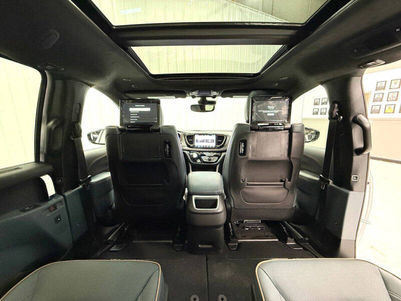 2027 Chrysler Pacifica Pinnacle