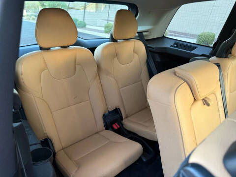 2016 Volvo XC90 T6 Momentum