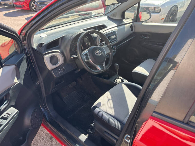 2013 Toyota Yaris 5-Door SE