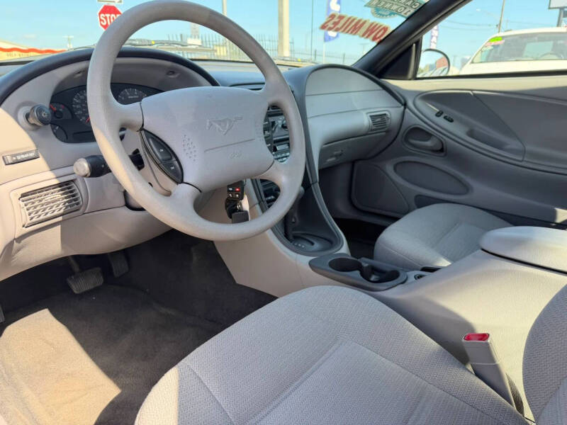 2000 Ford Mustang