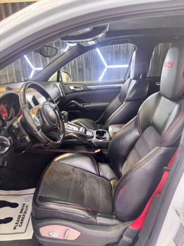2013 Porsche Cayenne GTS
