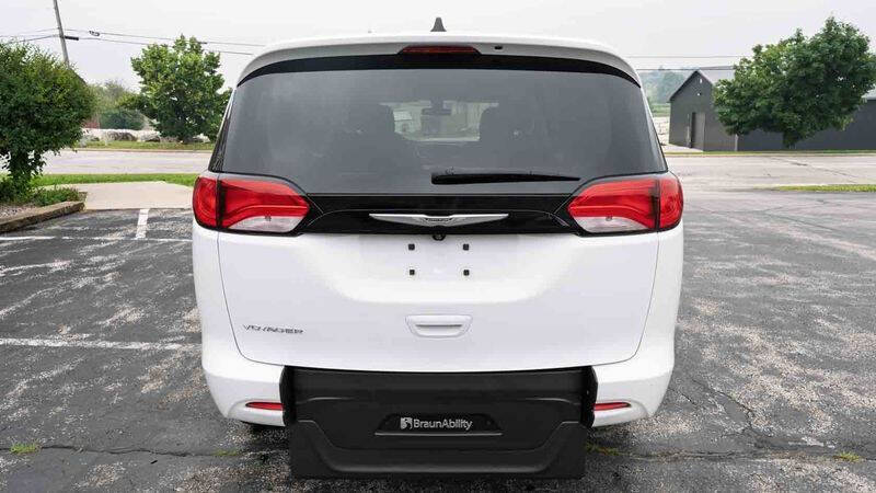 2022 Chrysler Voyager LX