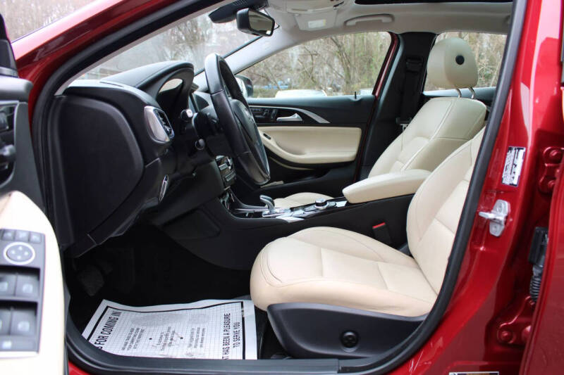 2017 Infiniti QX30 Premium