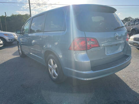 2010 Volkswagen Routan SE