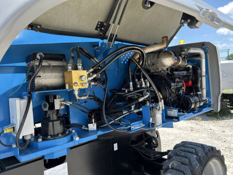 2017 Genie 65' Manlift