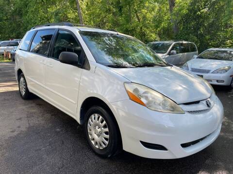 2006 Toyota Sienna for sale at Car Castle in Zion IL