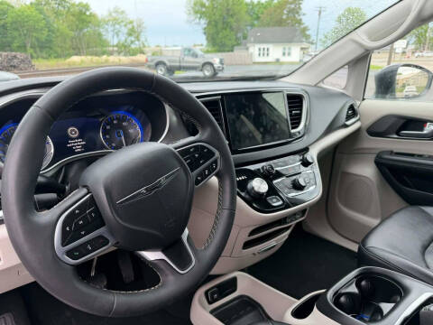 2024 Chrysler Pacifica Touring L