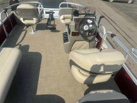 2022 Sun Tracker BARGE