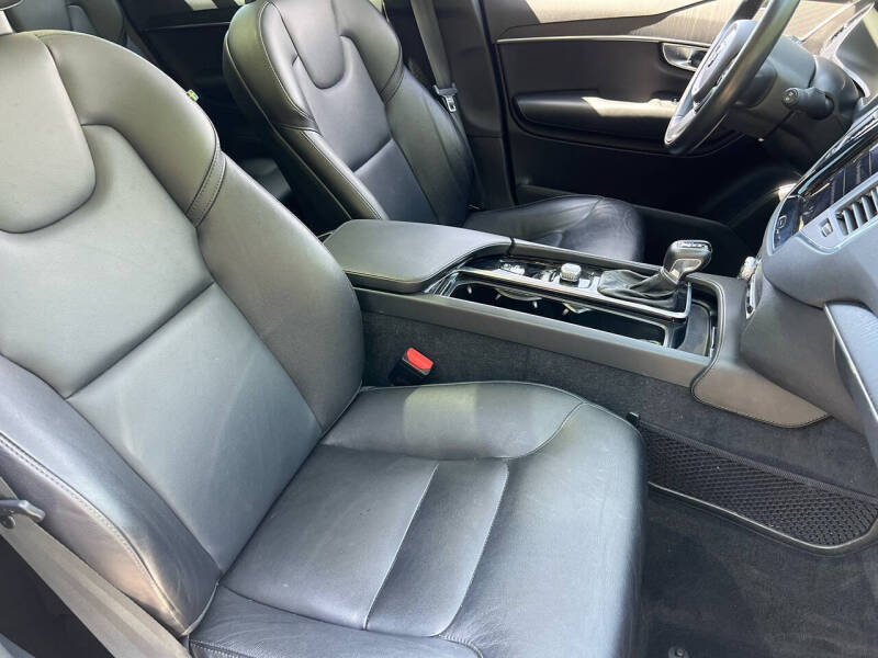 2020 Volvo XC90 T5 Momentum