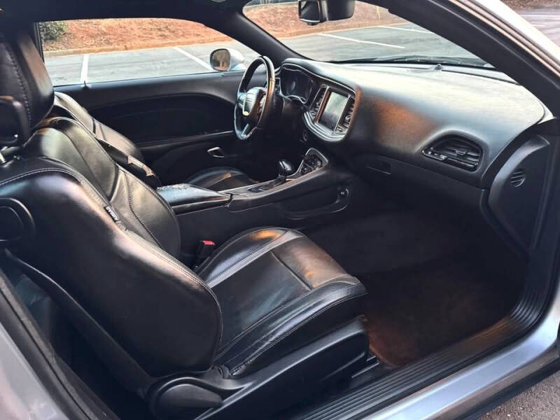 2017 Dodge Challenger SXT Plus