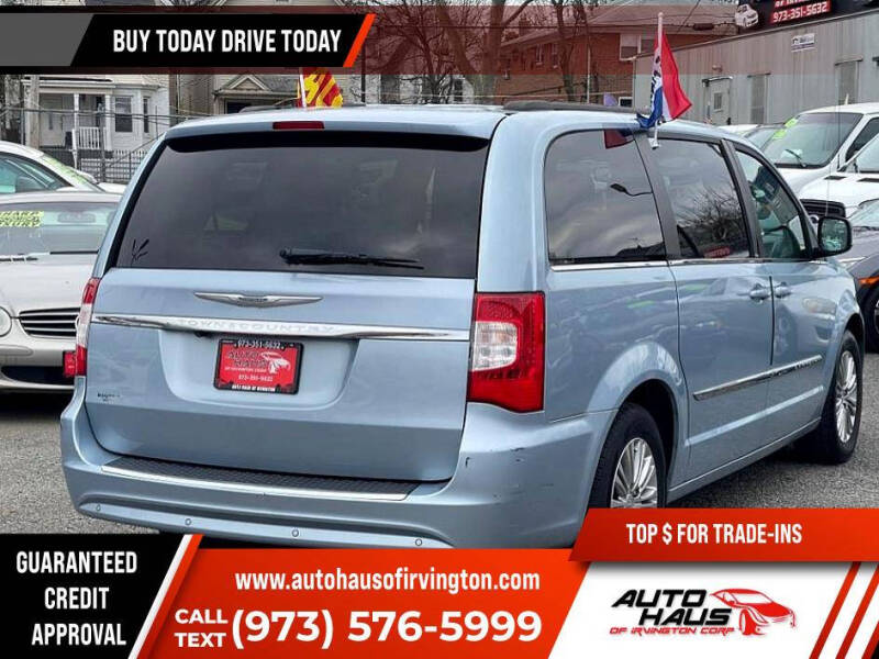 2013 Chrysler Town and Country Touring-L