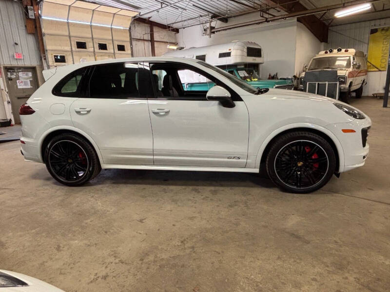 2016 Porsche Cayenne GTS