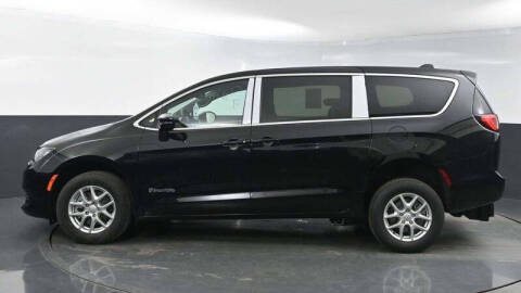 2025 Chrysler Voyager LX