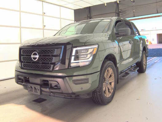 2024 Nissan Titan SV's photo