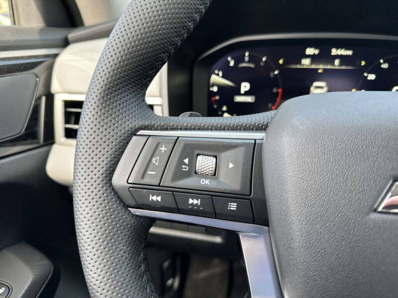 2025 Mitsubishi Outlander SE