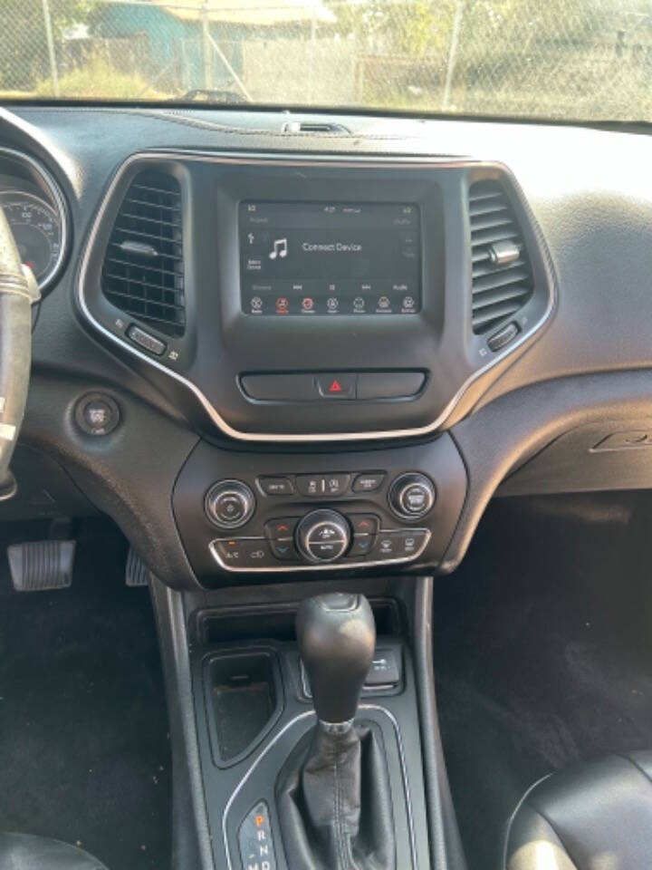 2019 Jeep Cherokee for sale at A & E Cars in Bakersfield, CA