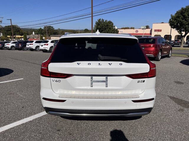 2024 Volvo V60 Cross Country B5 Plus