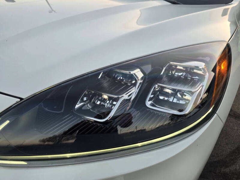 2021 Ford Escape Hybrid Titanium