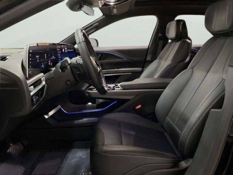 2024 Cadillac LYRIQ Luxury 2