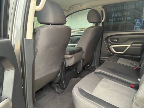 2023 Nissan Titan SV