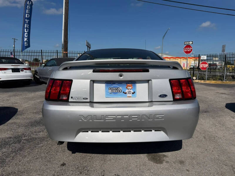 2000 Ford Mustang