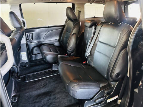 2016 Toyota Sienna SE Premium 8-Passenger
