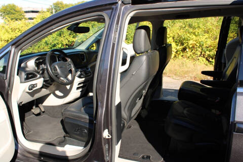 2020 Chrysler Pacifica Touring L