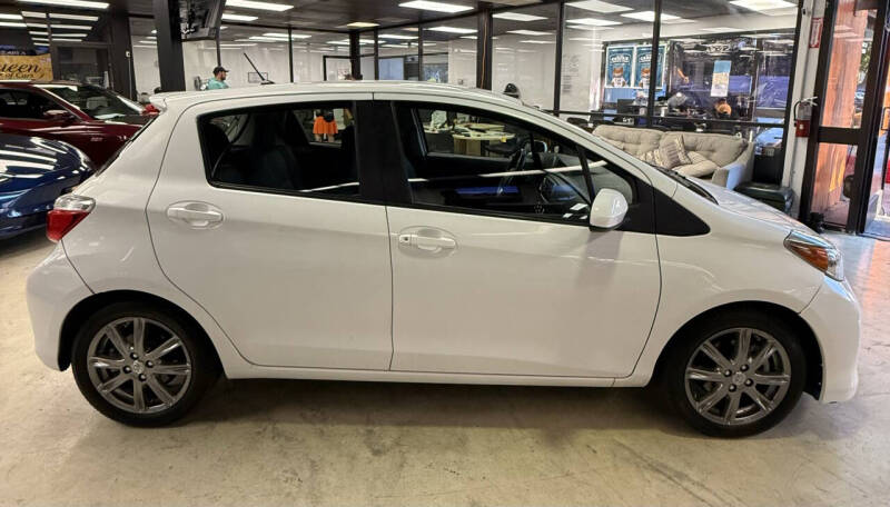 2012 Toyota Yaris 5-Door SE
