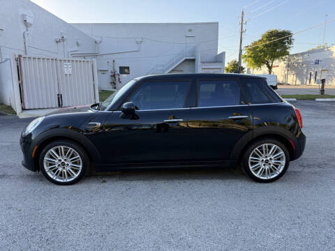 2017 MINI Hardtop 4 Door Cooper