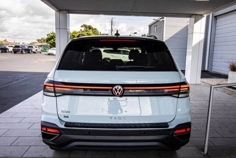 2026 Volkswagen Taos SE Black