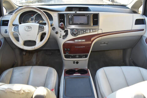 2014 Toyota Sienna XLE 7-Passenger