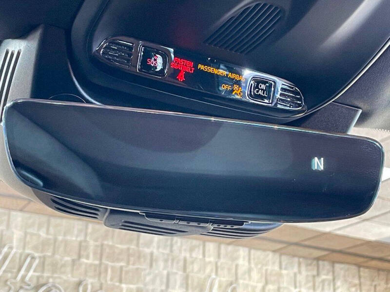 2016 Volvo XC90 T8 eAWD Momentum