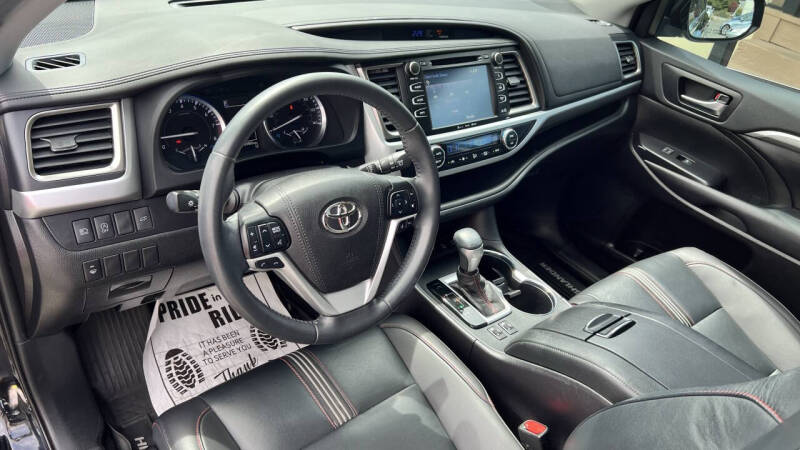 2019 Toyota Highlander SE