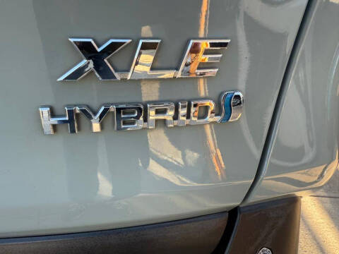 2020 Toyota RAV4 Hybrid XLE