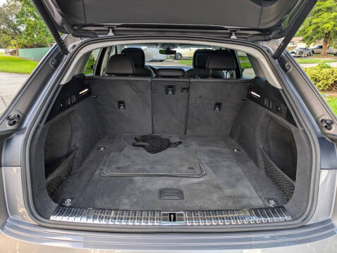 2021 Audi e-tron quattro Premium