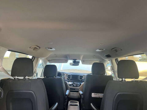 2024 Chrysler Voyager LX