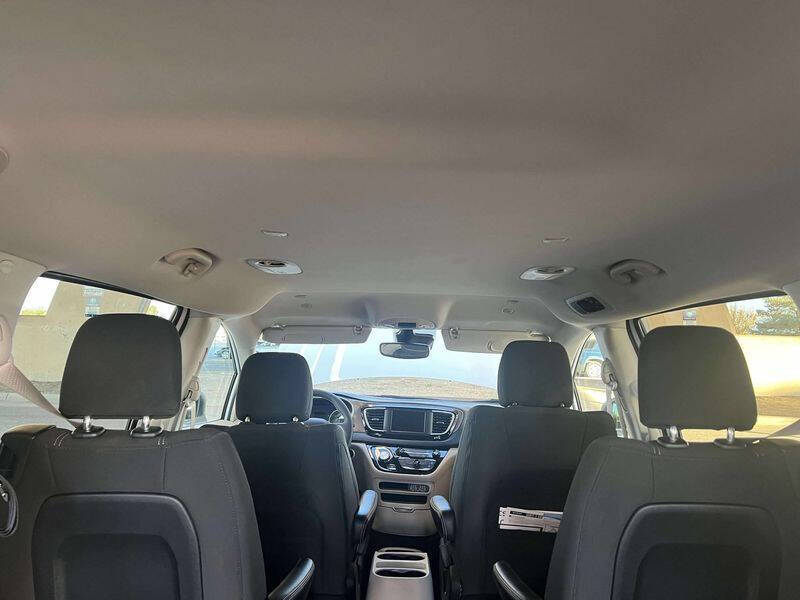 2024 Chrysler Voyager LX