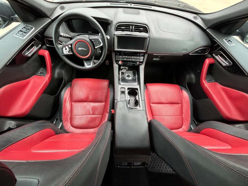 2018 Jaguar F-PACE 25t R-Sport