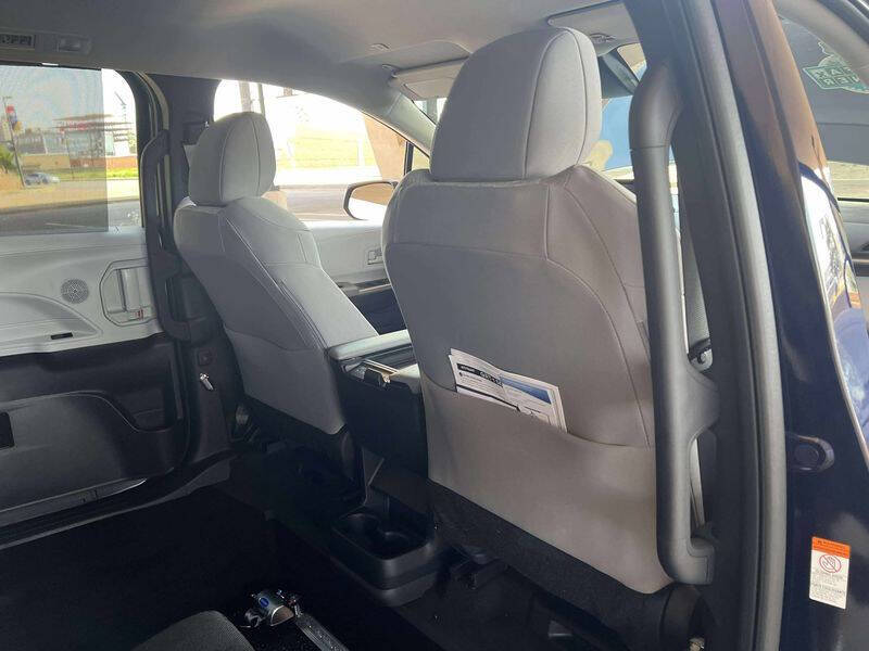 2026 Toyota Sienna LE 8-Passenger