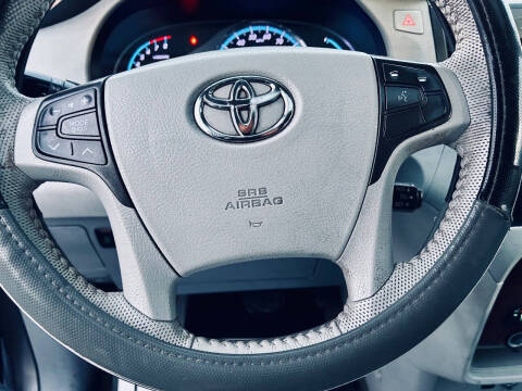 2013 Toyota Sienna XLE Mobility 7-Passenger