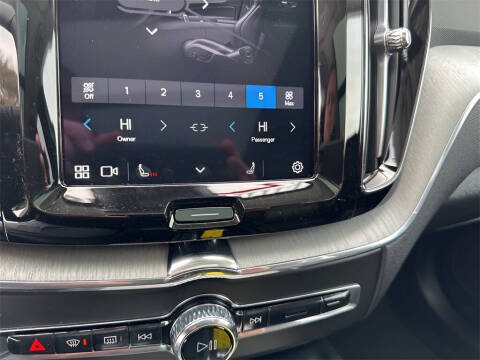 2025 Volvo XC60 B5 Plus Dark Theme