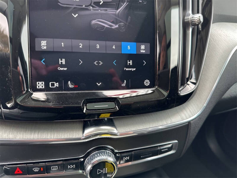 2025 Volvo XC60 B5 Plus Dark Theme