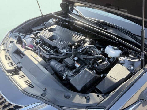 2025 Lexus ES 300h F SPORT Design