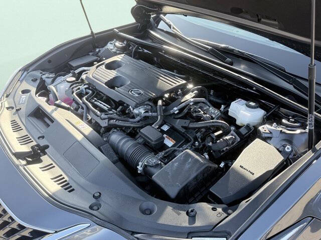 2025 Lexus ES 300h F SPORT Design