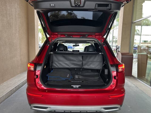 2023 Mitsubishi Outlander PHEV SE