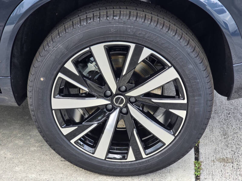 2025 Volvo XC90 B6 Core Bright Theme